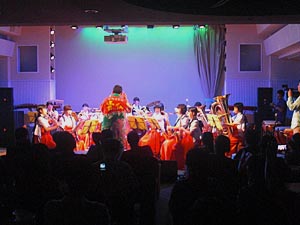 県内自治体によるオーシャンローズ船内での吹奏楽演奏 