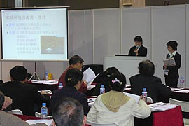 图为长崎县技术交流会上介绍县企业产品的现场